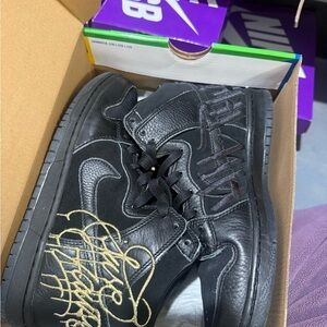 Nike Black and Metallic Gold 8.5